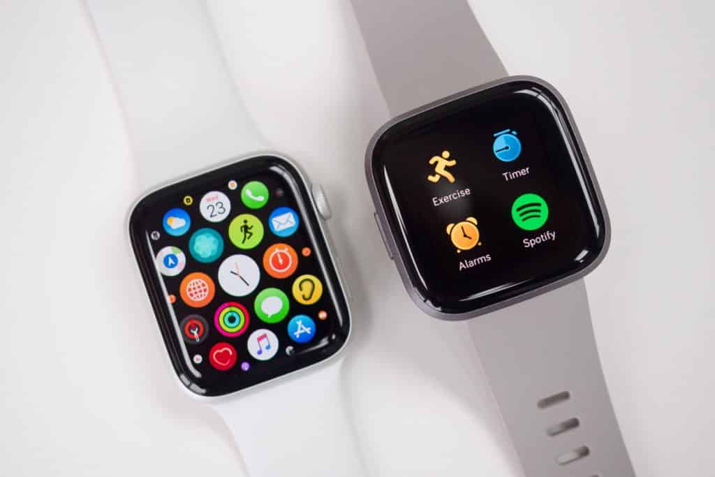 Apple Watch Series 5 VS Fitbit Versa 2